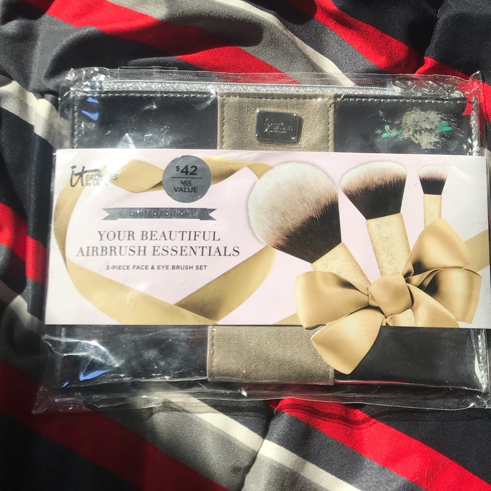 NEW! IT COSMETICS AIRBRUSH ESSENTIALS SET